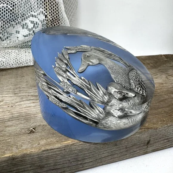Vintage 3D Lucite Sculpture Duck Family Oval Paperweight Collectible Table Decor - Picture 5 of 10